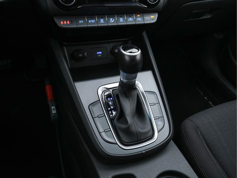 Hyundai KONA 1.6 GDI HEV Fashion (INCL-BTW) Aut. *NAVI-FULLMAP | DIGI-COCKPIT | FULL-LED | KEYLESS | CAMERA | HEAD-UP | SHIFT-PADDLES | DAB | COMFORT-SEATS | PRIVACY-GLASS | TOWBAR | 16 "ALU*