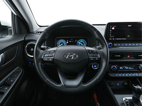 Hyundai KONA 1.6 GDI HEV Fashion (INCL-BTW) Aut. *NAVI-FULLMAP | DIGI-COCKPIT | FULL-LED | KEYLESS | CAMERA | HEAD-UP | SHIFT-PADDLES | DAB | COMFORT-SEATS | PRIVACY-GLASS | TOWBAR | 16 "ALU*