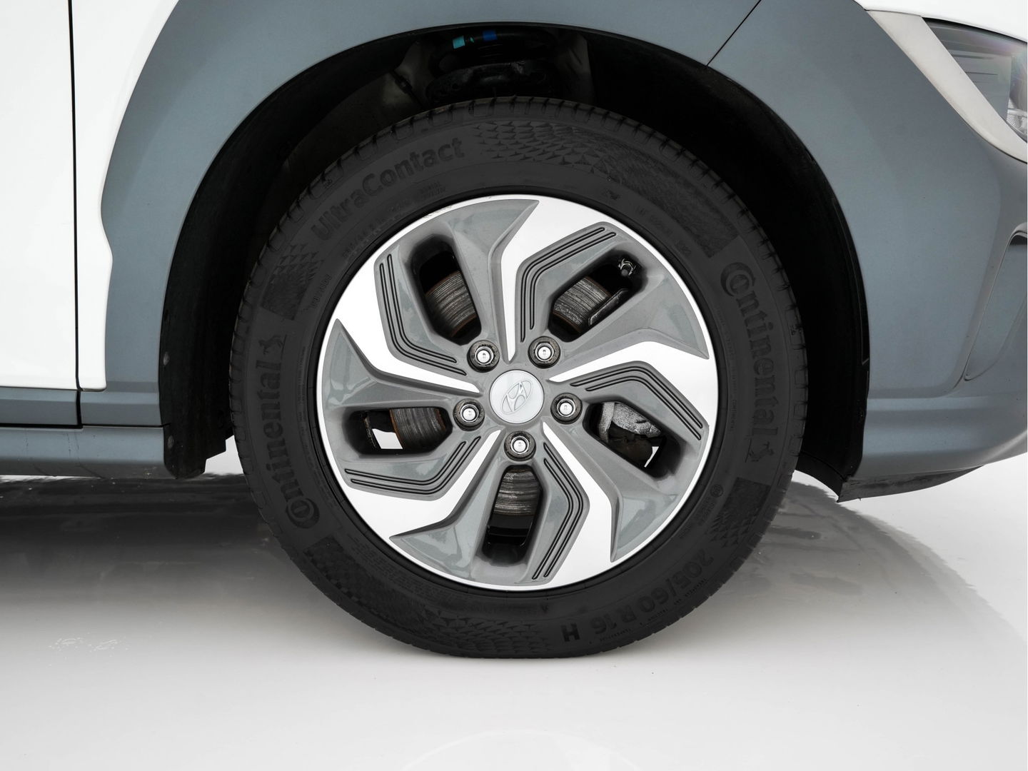 Hyundai KONA 1.6 GDI HEV Fashion (INCL-BTW) Aut. *NAVI-FULLMAP | DIGI-COCKPIT | FULL-LED | KEYLESS | CAMERA | HEAD-UP | SHIFT-PADDLES | DAB | COMFORT-SEATS | PRIVACY-GLASS | TOWBAR | 16 "ALU*