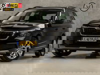 Škoda Kamiq - 1.0 TSI Sport (APPLE CARPLAY, CLIMATE, STOELVERWARMING, KEYLESS, SPORTSTOELEN, LED KOPLAMPEN, LM VELGEN, CRUISE, LANE ASSIST, NIEUWSTAAT)