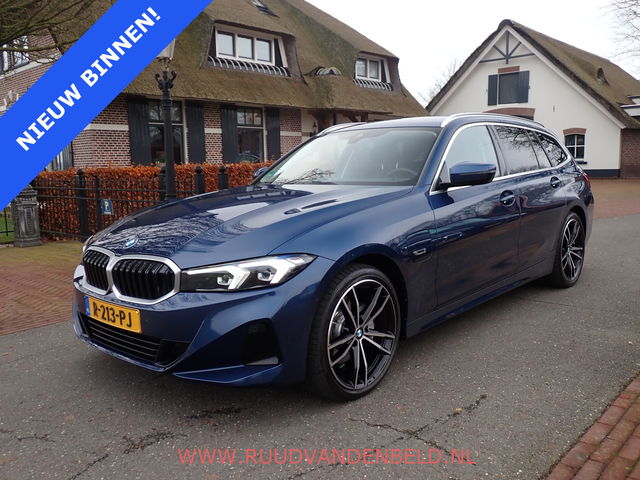 BMW 3 Serie - Touring 320e FACELIFT 19''/WIDESCREEN/CAMERA/CARPLAY/KEYLESS/SFEERVERLICHTING