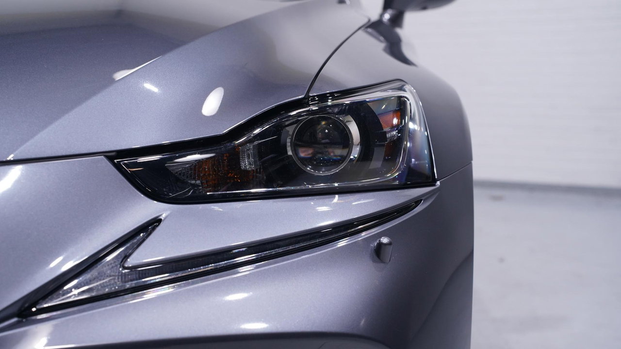 Lexus IS