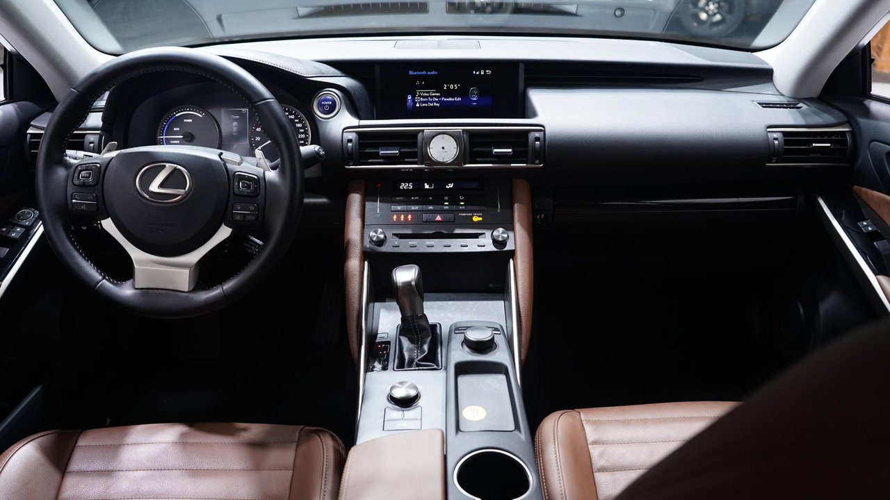 Lexus IS