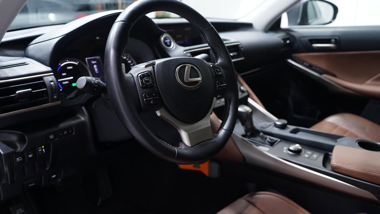 Lexus IS