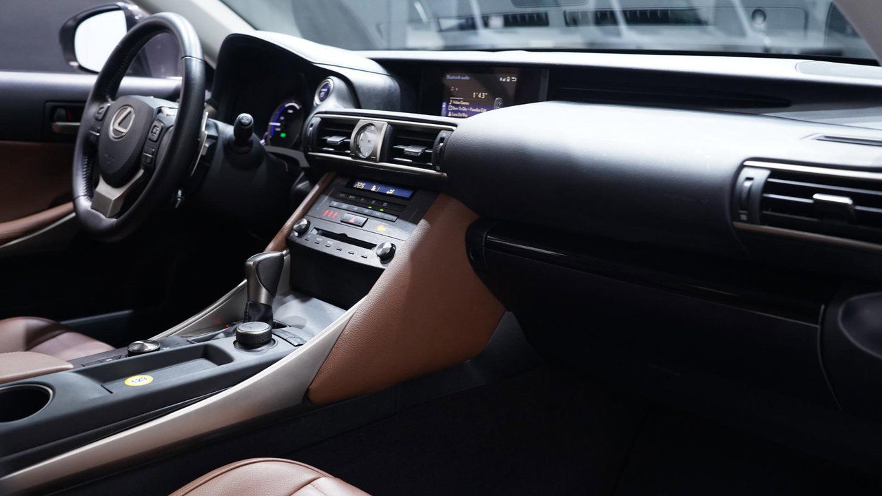 Lexus IS