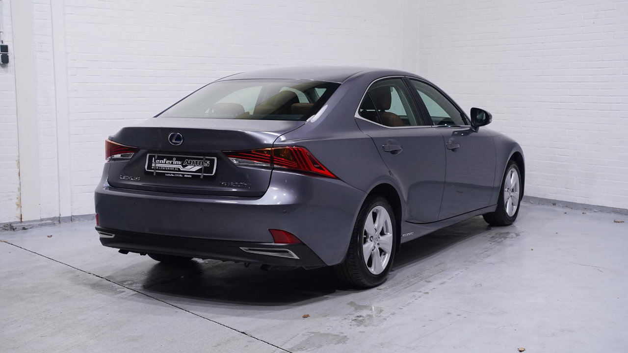 Lexus IS