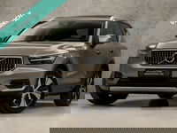 Volvo XC40 - 1.5 T5 Recharge Inscription 262Pk Automaat (PANORAMADAK, DEALER ONDERHOUDEN, KEYLESS ENTRY, APPLE CARPLAY, STUUR/STOEL VERWARMING, STANDKACHEL, SPORTSTOELEN, NIEUWSTAAT)