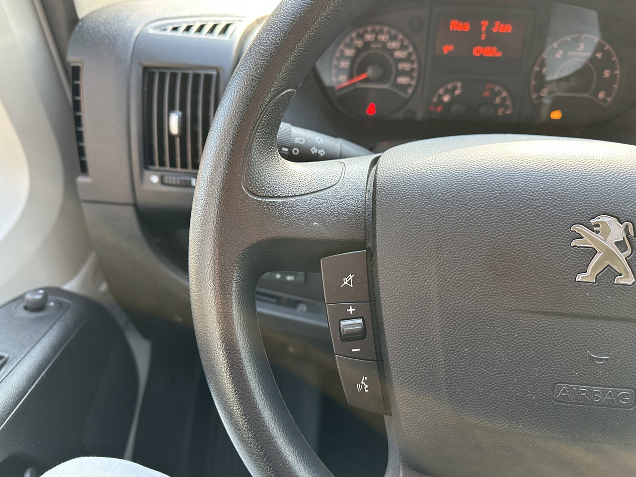 Peugeot e-Boxer