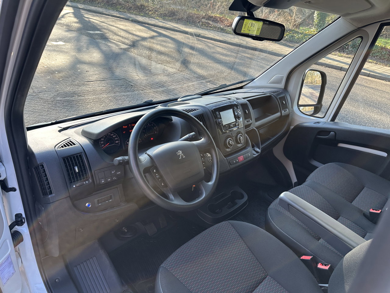 Peugeot e-Boxer