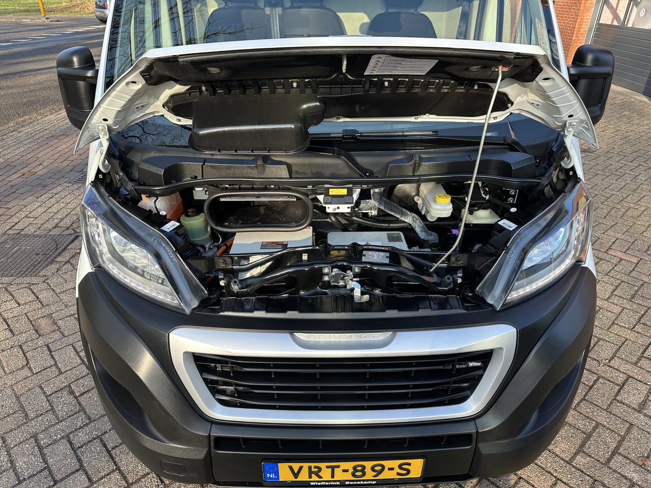 Peugeot e-Boxer