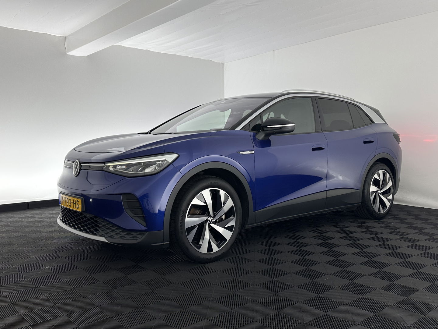 Volkswagen ID.4 First 77 kWh [ 3-Fase-11kW ] {SOH-83%} (INCL-BTW) *LEATHER-MICROFIBRE | FULL-LED | ADAPTIVE-CRUISE | HEATED-COMFORTSEATS | DIGI-COCKPIT | AMBIENTLIGHT | NAVI-FULLMAP | PDC | TOWBAR | PRIVACY-GLASS | CAMERA | 20''ALU*