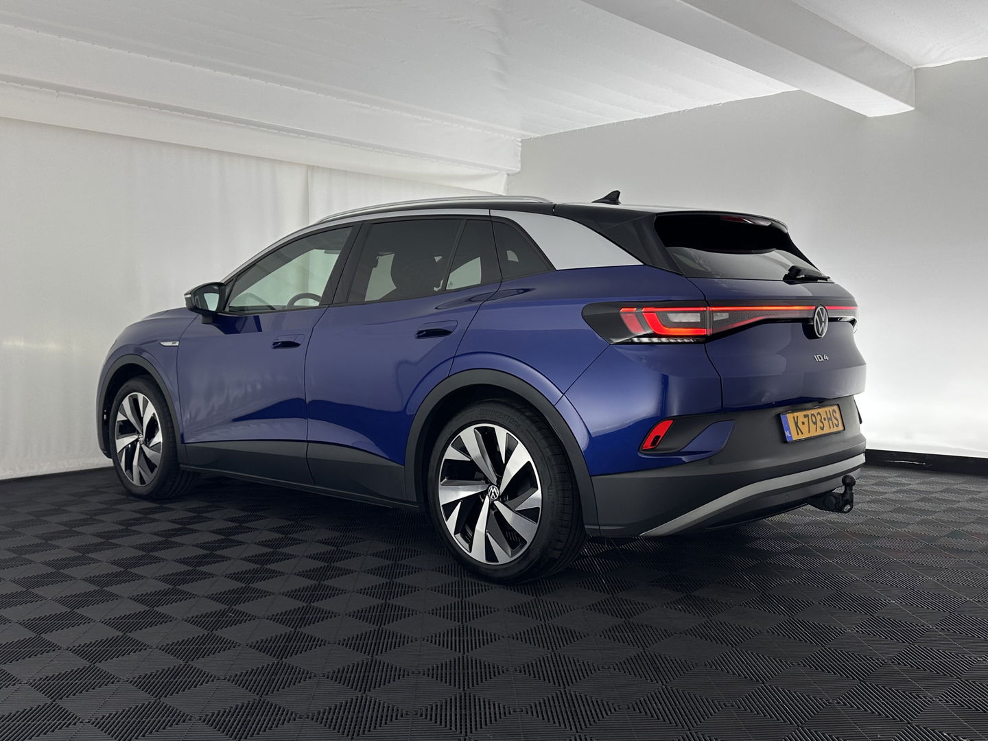 Volkswagen ID.4 First 77 kWh [ 3-Fase-11kW ] {SOH-83%} (INCL-BTW) *LEATHER-MICROFIBRE | FULL-LED | ADAPTIVE-CRUISE | HEATED-COMFORTSEATS | DIGI-COCKPIT | AMBIENTLIGHT | NAVI-FULLMAP | PDC | TOWBAR | PRIVACY-GLASS | CAMERA | 20''ALU*