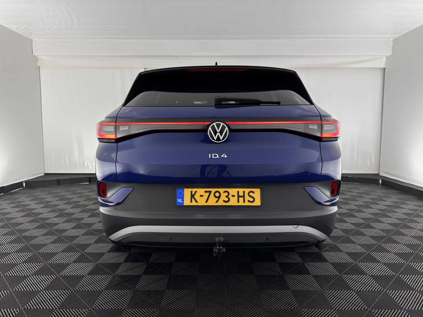 Volkswagen ID.4 First 77 kWh [ 3-Fase-11kW ] {SOH-83%} (INCL-BTW) *LEATHER-MICROFIBRE | FULL-LED | ADAPTIVE-CRUISE | HEATED-COMFORTSEATS | DIGI-COCKPIT | AMBIENTLIGHT | NAVI-FULLMAP | PDC | TOWBAR | PRIVACY-GLASS | CAMERA | 20''ALU*