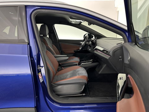 Volkswagen ID.4 First 77 kWh [ 3-Fase-11kW ] {SOH-83%} (INCL-BTW) *LEATHER-MICROFIBRE | FULL-LED | ADAPTIVE-CRUISE | HEATED-COMFORTSEATS | DIGI-COCKPIT | AMBIENTLIGHT | NAVI-FULLMAP | PDC | TOWBAR | PRIVACY-GLASS | CAMERA | 20''ALU*