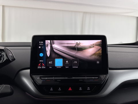 Volkswagen ID.4 First 77 kWh [ 3-Fase-11kW ] {SOH-83%} (INCL-BTW) *LEATHER-MICROFIBRE | FULL-LED | ADAPTIVE-CRUISE | HEATED-COMFORTSEATS | DIGI-COCKPIT | AMBIENTLIGHT | NAVI-FULLMAP | PDC | TOWBAR | PRIVACY-GLASS | CAMERA | 20''ALU*