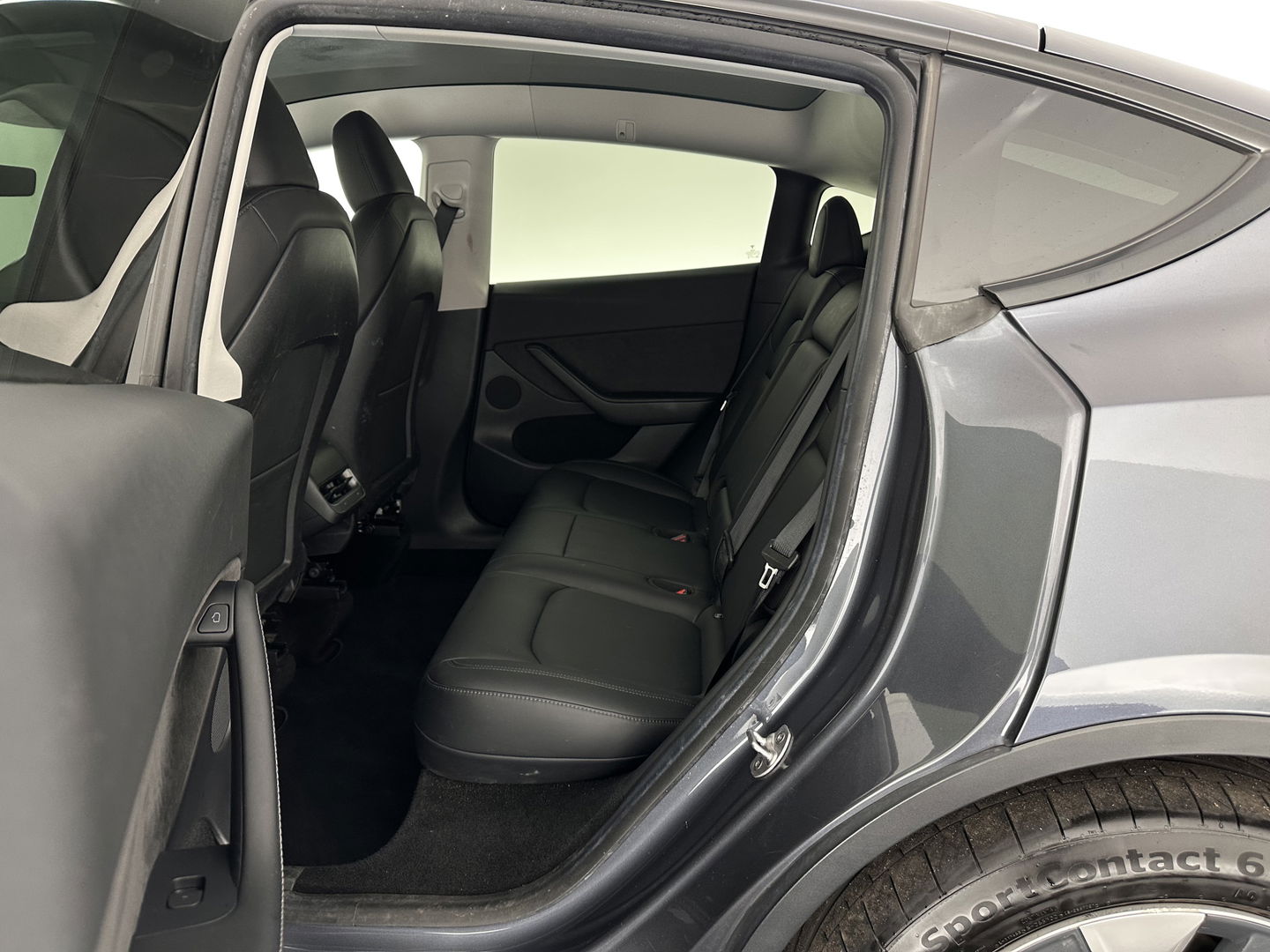 Tesla Model Y Long Range AWD 75 kWh [ 3-Fase-11kW ] {SOH-87%} (INCL-BTW) Aut. *PANO | AUTO-PILOT | LEATHER | NAVI-FULLMAP | MATRIX-LED | KEYLESS | CAMERA | DAB+ | HEATED-COMFORTSEATS | PRIVACY-GLASS | TOPVIEW |  19''ALU*