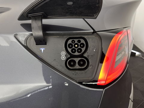 Tesla Model Y Long Range AWD 75 kWh [ 3-Fase-11kW ] {SOH-87%} (INCL-BTW) Aut. *PANO | AUTO-PILOT | LEATHER | NAVI-FULLMAP | MATRIX-LED | KEYLESS | CAMERA | DAB+ | HEATED-COMFORTSEATS | PRIVACY-GLASS | TOPVIEW |  19''ALU*