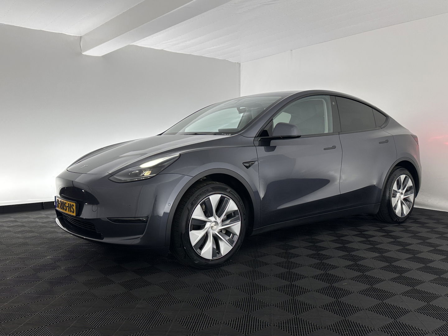 Tesla Model Y Long Range AWD 75 kWh [ 3-Fase-11kW ] {SOH-87%} (INCL-BTW) Aut. *PANO | AUTO-PILOT | LEATHER | NAVI-FULLMAP | MATRIX-LED | KEYLESS | CAMERA | DAB+ | HEATED-COMFORTSEATS | PRIVACY-GLASS | TOPVIEW |  19''ALU*