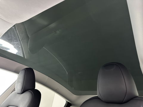 Tesla Model Y Long Range AWD 75 kWh [ 3-Fase-11kW ] {SOH-87%} (INCL-BTW) Aut. *PANO | AUTO-PILOT | LEATHER | NAVI-FULLMAP | MATRIX-LED | KEYLESS | CAMERA | DAB+ | HEATED-COMFORTSEATS | PRIVACY-GLASS | TOPVIEW |  19''ALU*