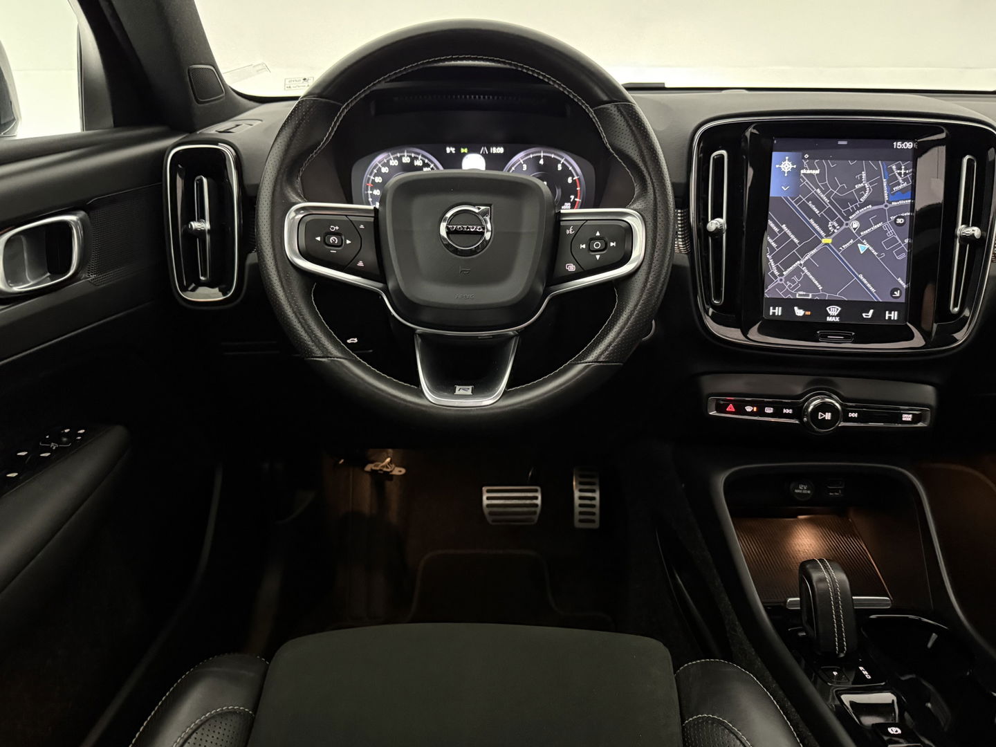 Volvo XC40 1.5 T3 R-Design | Pano | Virtual | Camera | Stoel/Stuur verw. | Adap. Cruise | Trekh. | Carplay | NAP