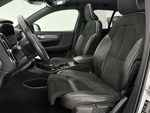 Volvo XC40 1.5 T3 R-Design | Pano | Virtual | Camera | Stoel/Stuur verw. | Adap. Cruise | Trekh. | Carplay | NAP