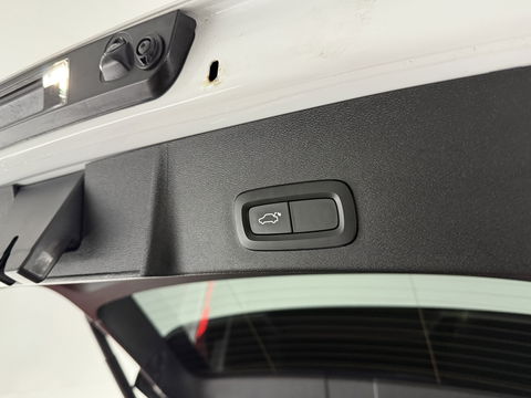 Volvo XC40 1.5 T3 R-Design | Pano | Virtual | Camera | Stoel/Stuur verw. | Adap. Cruise | Trekh. | Carplay | NAP