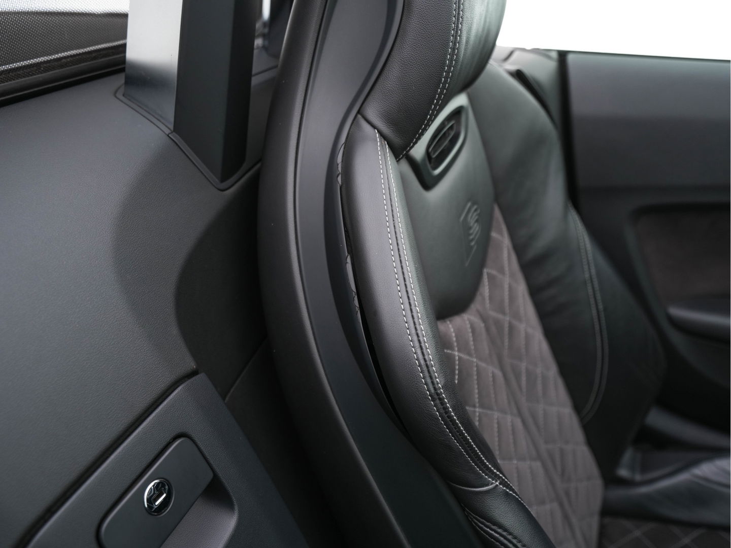 Audi TT Roadster 2.0 TFSI S-Line Pro Line Quattro Aut. *LEATHER-ALCANTARA | FULL-LED | BANG&OLUFSEN-AUDIO | DIGI-COCKPIT | AIR-SCARF | HEATED-SPORTSEATS | NAVI-FULLMAP | DAB+ | KEYLESS | ECC | PDC | 18''ALU*