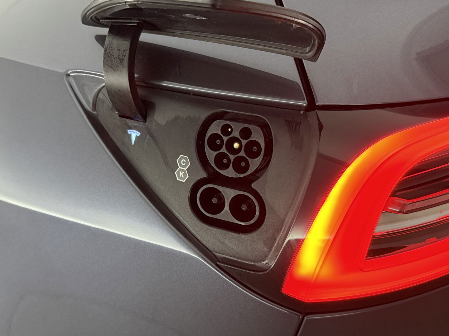 Tesla Model Y Long Range AWD 75 kWh | SOH 91% | Snelladen | Autopilot | Pano | Memory | Camera | Adap. Cruise | Stoel/Stuur verw.