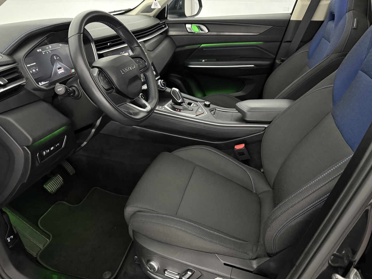 Lynk Co 01 1.5 Black Edition | Pano | Memory | Sfeerverl. | 360° | Virtual | Carplay | Adap. Cruise