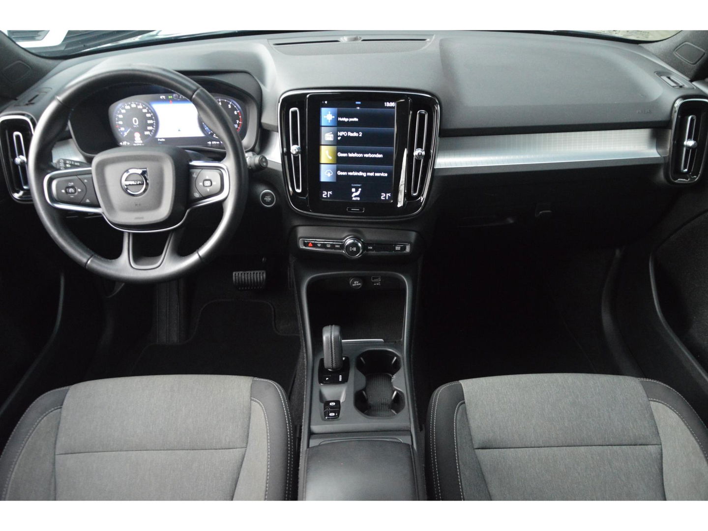 Volvo XC40 T3 Business Pro | Trekhaak | Adaptive Cruise | Apple Car-Play | Dodehoek sensoren | Goed onderhouden |