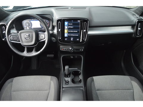 Volvo XC40 T3 Business Pro | Trekhaak | Adaptive Cruise | Apple Car-Play | Dodehoek sensoren | Goed onderhouden |