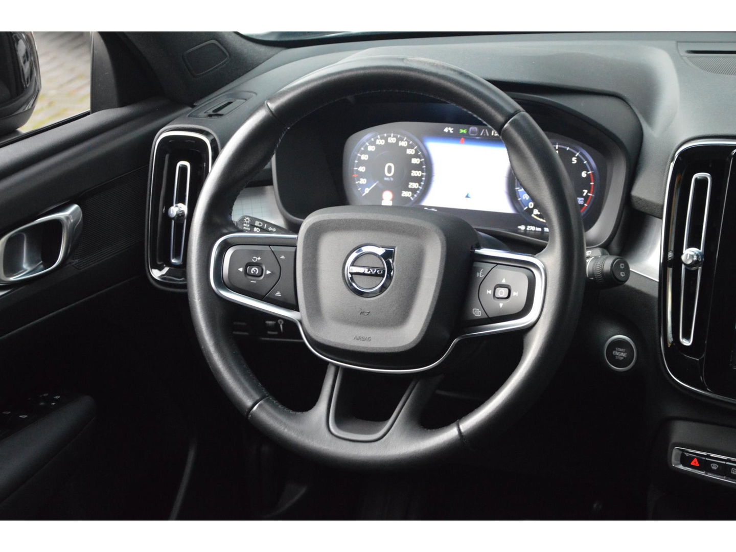 Volvo XC40 T3 Business Pro | Trekhaak | Adaptive Cruise | Apple Car-Play | Dodehoek sensoren | Goed onderhouden |