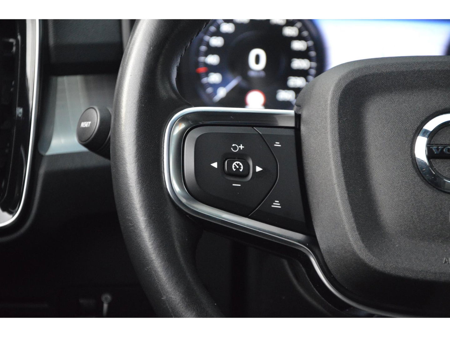 Volvo XC40 T3 Business Pro | Trekhaak | Adaptive Cruise | Apple Car-Play | Dodehoek sensoren | Goed onderhouden |