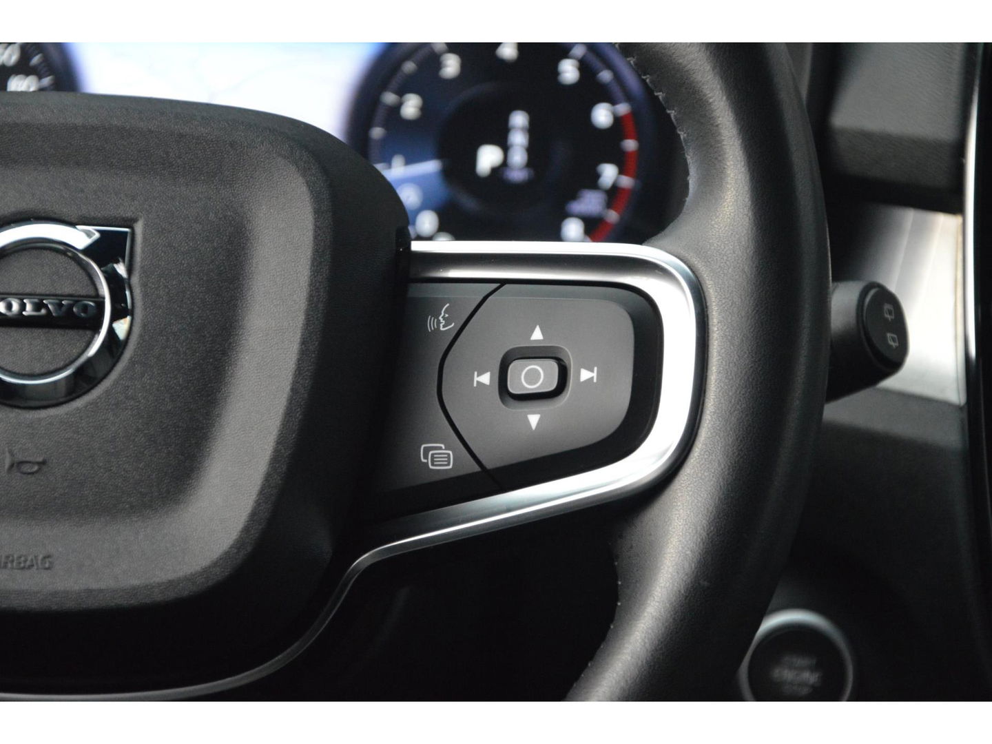 Volvo XC40 T3 Business Pro | Trekhaak | Adaptive Cruise | Apple Car-Play | Dodehoek sensoren | Goed onderhouden |