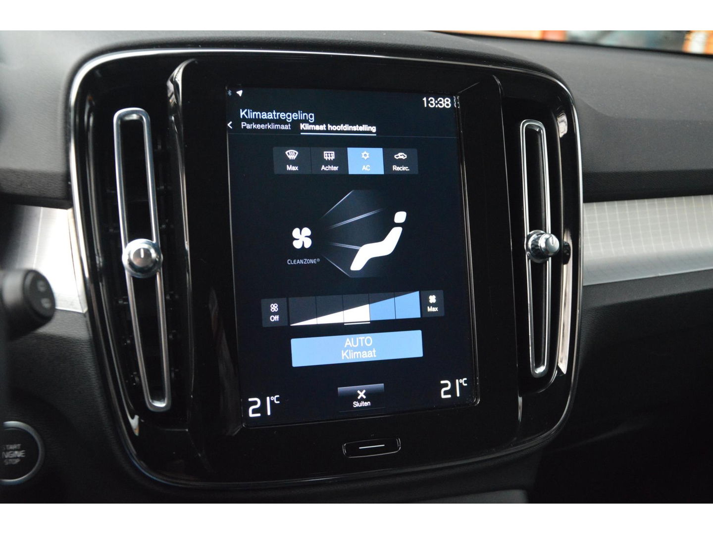 Volvo XC40 T3 Business Pro | Trekhaak | Adaptive Cruise | Apple Car-Play | Dodehoek sensoren | Goed onderhouden |