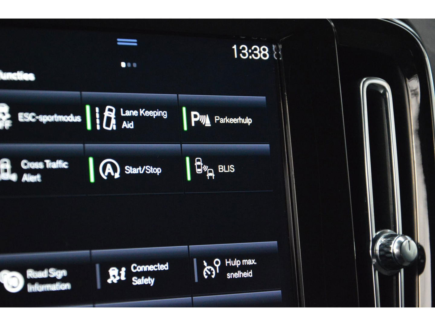 Volvo XC40 T3 Business Pro | Trekhaak | Adaptive Cruise | Apple Car-Play | Dodehoek sensoren | Goed onderhouden |