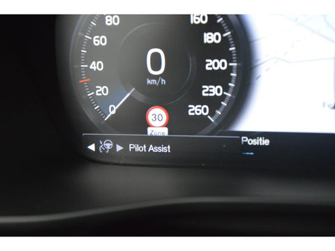 Volvo XC40 T3 Business Pro | Trekhaak | Adaptive Cruise | Apple Car-Play | Dodehoek sensoren | Goed onderhouden |