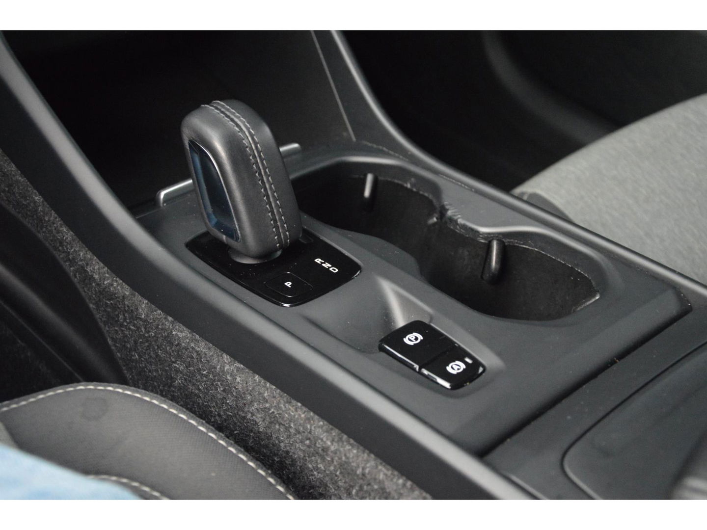 Volvo XC40 T3 Business Pro | Trekhaak | Adaptive Cruise | Apple Car-Play | Dodehoek sensoren | Goed onderhouden |