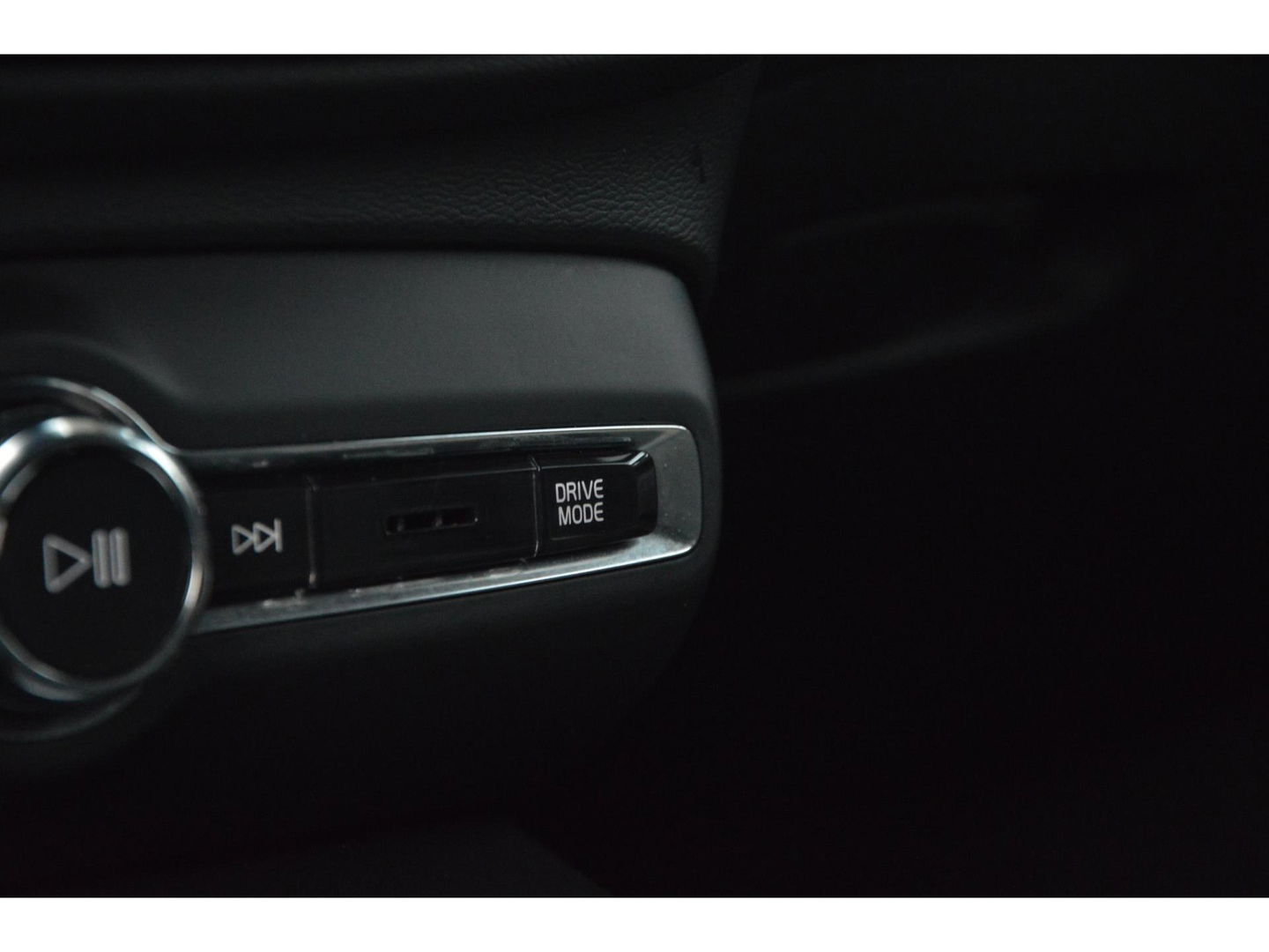 Volvo XC40 T3 Business Pro | Trekhaak | Adaptive Cruise | Apple Car-Play | Dodehoek sensoren | Goed onderhouden |