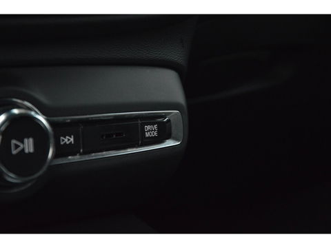 Volvo XC40 T3 Business Pro | Trekhaak | Adaptive Cruise | Apple Car-Play | Dodehoek sensoren | Goed onderhouden |