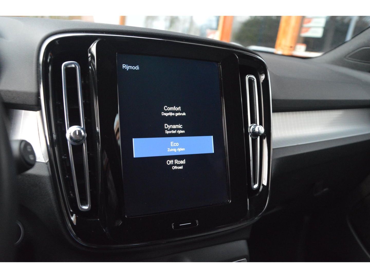 Volvo XC40 T3 Business Pro | Trekhaak | Adaptive Cruise | Apple Car-Play | Dodehoek sensoren | Goed onderhouden |