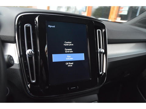 Volvo XC40 T3 Business Pro | Trekhaak | Adaptive Cruise | Apple Car-Play | Dodehoek sensoren | Goed onderhouden |