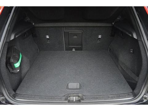 Volvo XC40 T3 Business Pro | Trekhaak | Adaptive Cruise | Apple Car-Play | Dodehoek sensoren | Goed onderhouden |