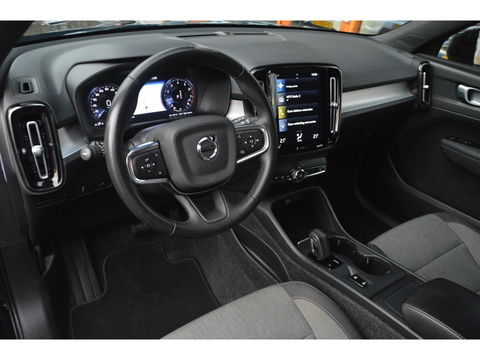 Volvo XC40 T3 Business Pro | Trekhaak | Adaptive Cruise | Apple Car-Play | Dodehoek sensoren | Goed onderhouden |