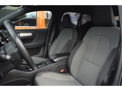 Volvo XC40 T3 Business Pro | Trekhaak | Adaptive Cruise | Apple Car-Play | Dodehoek sensoren | Goed onderhouden |