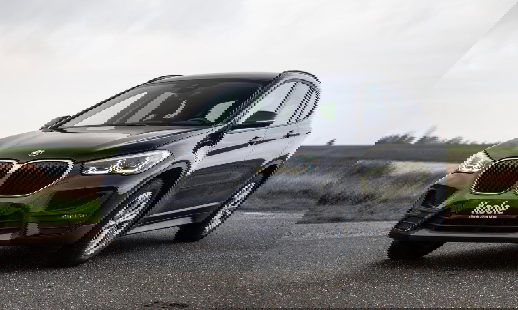 BMW X1 xDrive25e Executive CAMERA / CARPLAY / AUTOMAAT / LEDER / LED / CRUISE CONTROLE / STOELVERWARMING