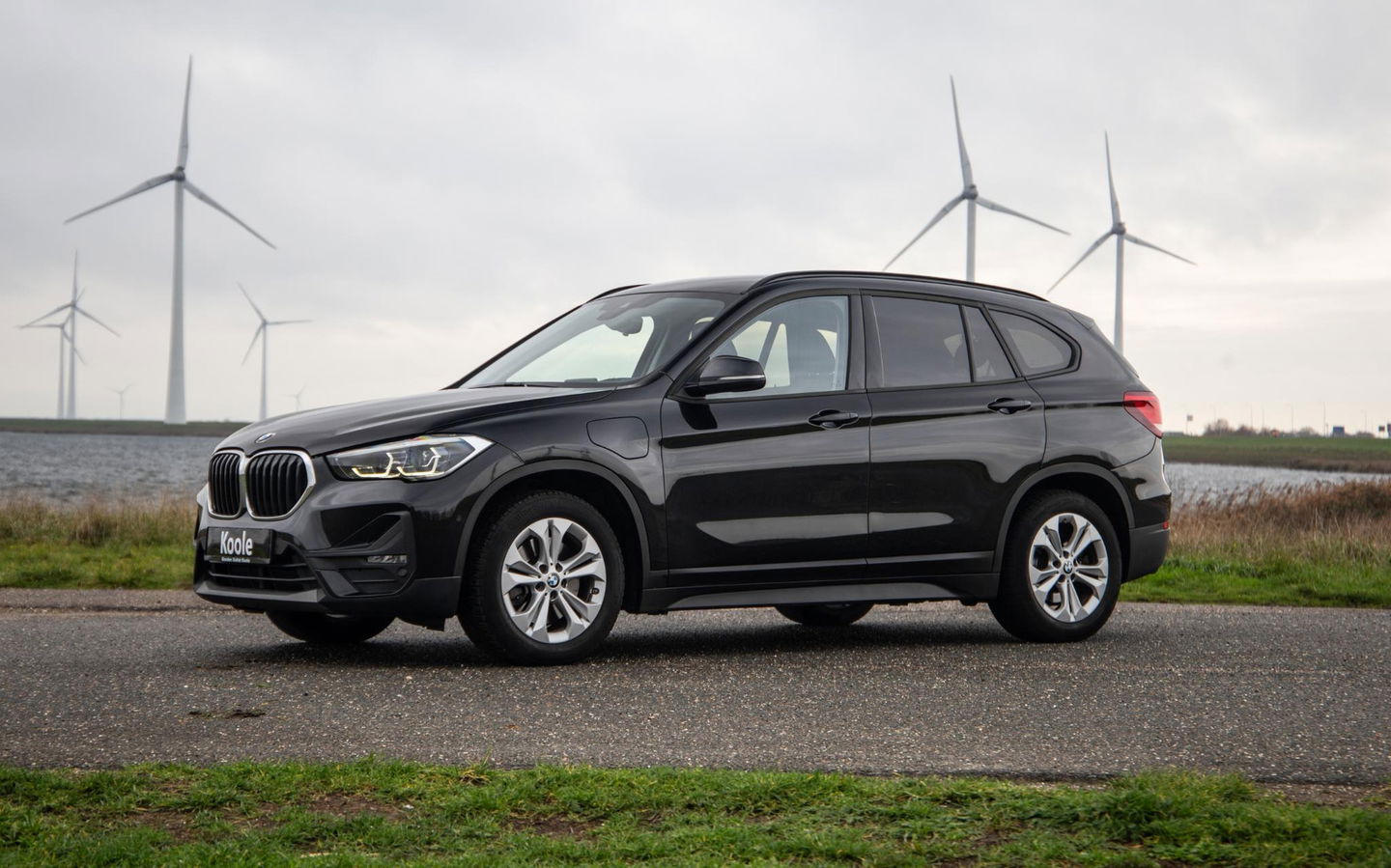 BMW X1 xDrive25e Executive CAMERA / CARPLAY / AUTOMAAT / LEDER / LED / CRUISE CONTROLE / STOELVERWARMING