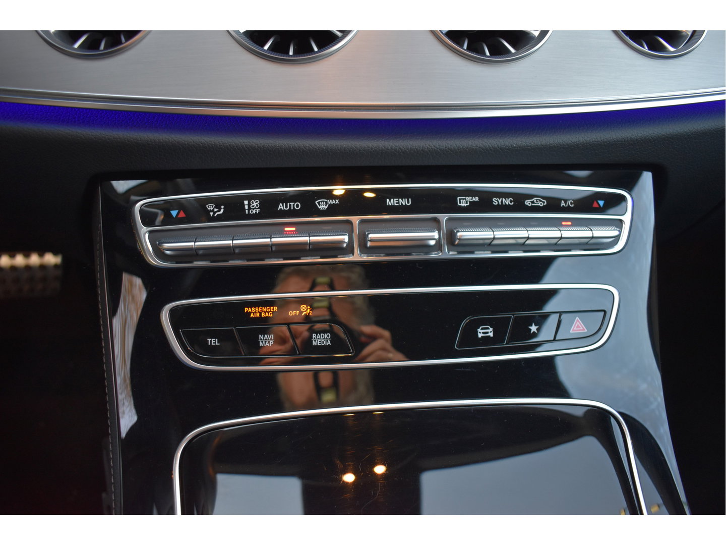 Mercedes-Benz E-Klasse Cabrio 200 AMG Line Navigatie | Cruise Control | Virtual Cockpit | Stoelverwarming | Camera