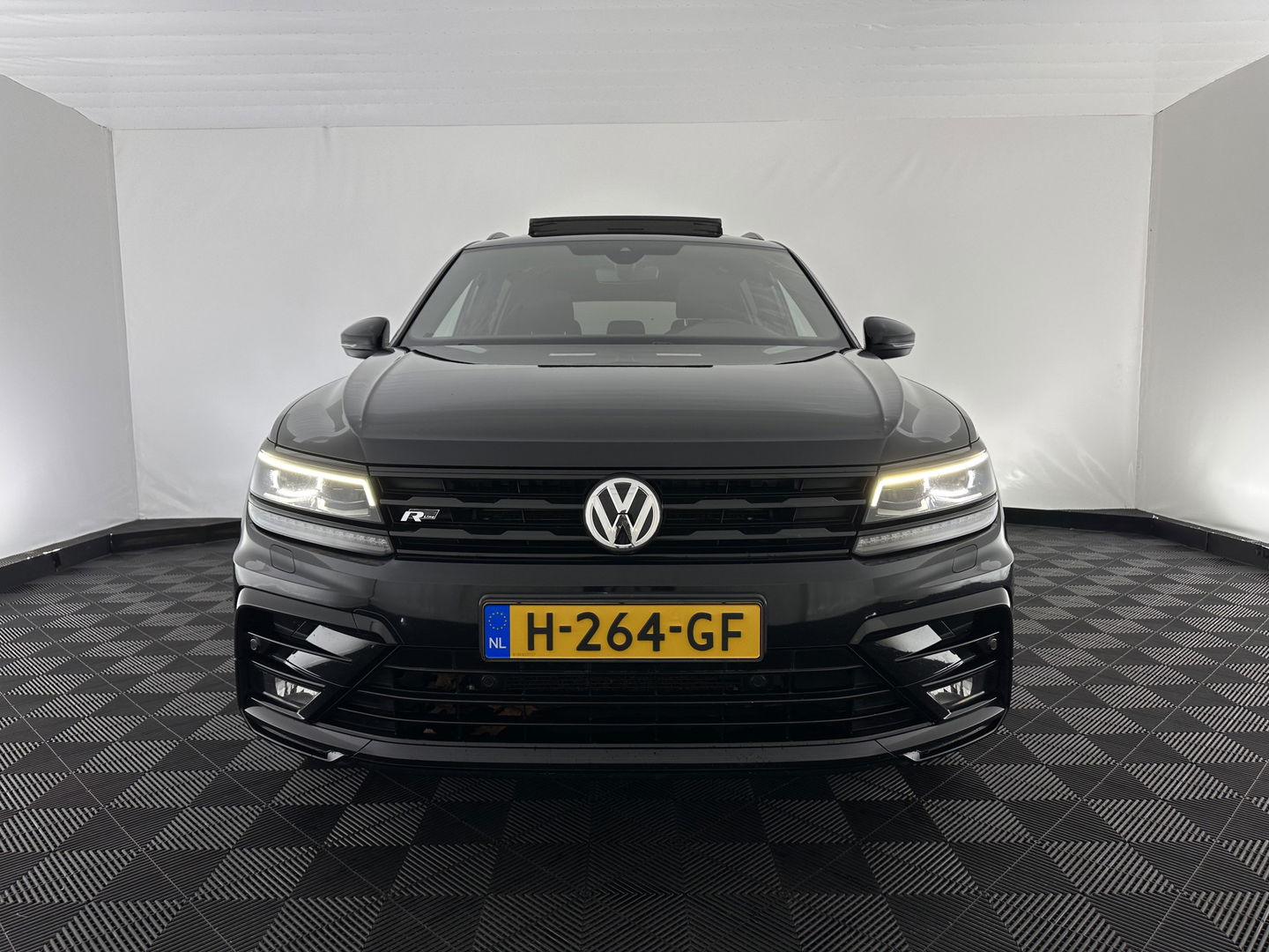 Volkswagen Tiguan Allspace 1.5 TSI R-Line Highline Business [ 7-Pers. ] Aut. *PANO | ARTVELOURS | FULL-LED | DIGI-COCKPIT | KEYLESS | ADAPTIVE-CRUISE | CAMERA | SHIFTPADDLES | CARPLAY | DAB+ | HEATED-COMFORTSEATS | NAVI-FULLMAP | PRIVACYGLASS | 19''ALU*