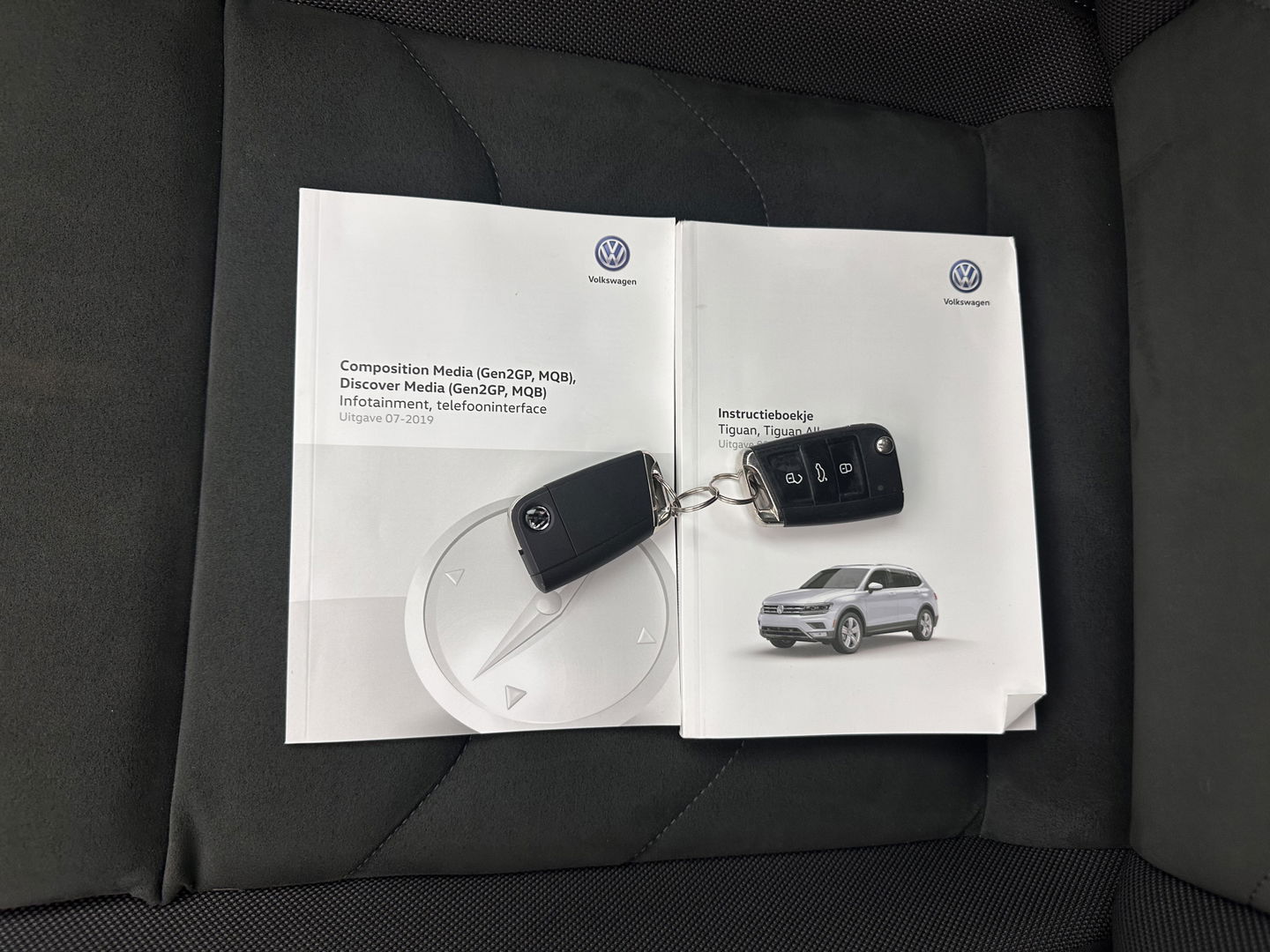 Volkswagen Tiguan Allspace 1.5 TSI R-Line Highline Business [ 7-Pers. ] Aut. *PANO | ARTVELOURS | FULL-LED | DIGI-COCKPIT | KEYLESS | ADAPTIVE-CRUISE | CAMERA | SHIFTPADDLES | CARPLAY | DAB+ | HEATED-COMFORTSEATS | NAVI-FULLMAP | PRIVACYGLASS | 19''ALU*